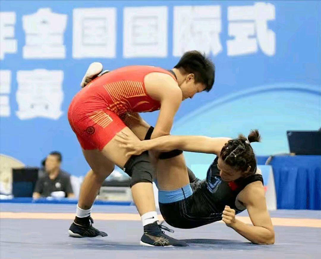 熊猫直播- 中国式摔跤比赛通讯稿 